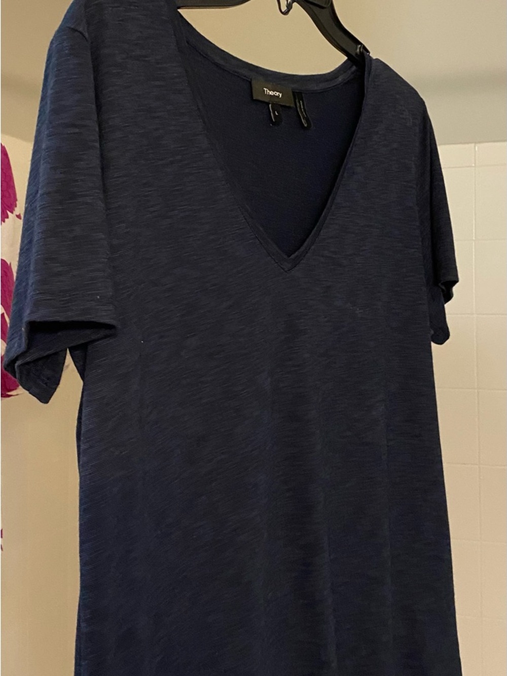 Theory V-Neck Short Sleeve Tee Shirt. Navy Blue Heather Affect. Size Large. NWOT